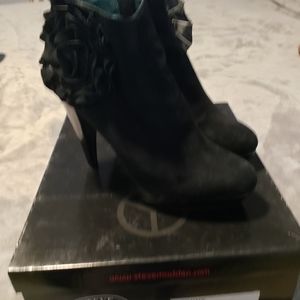 Steve Madden 9M suede black bootie